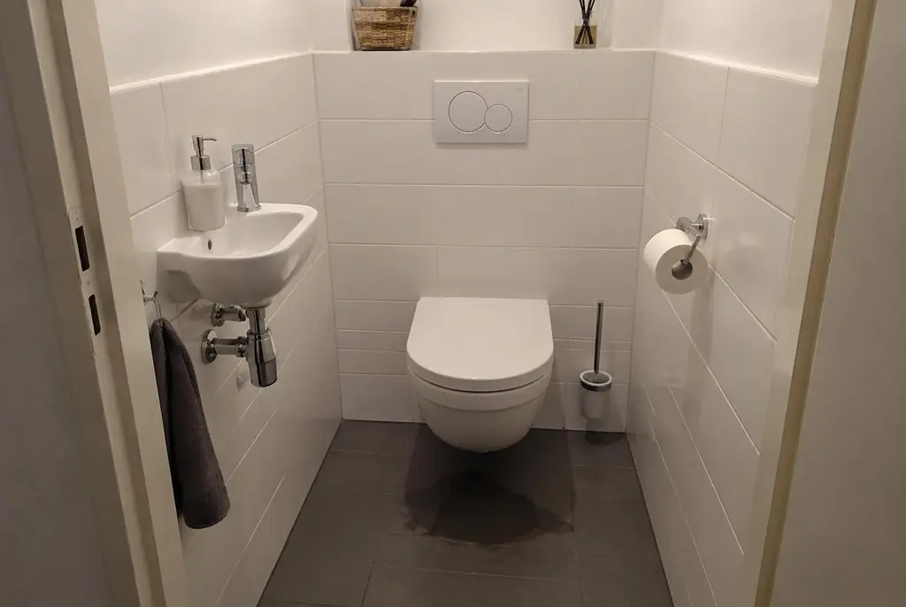 Lekdetectie Alkmaar – natte vloer bij een toilet